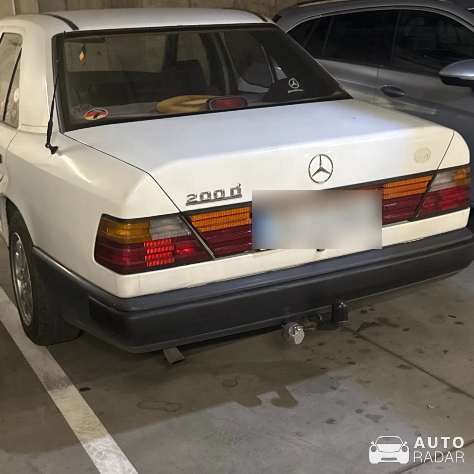 Mercedes-Benz 230E W114 spotted in Târgoviște