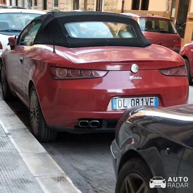 Alfa Romeo Spider Veloce spotted in Bari, Italy