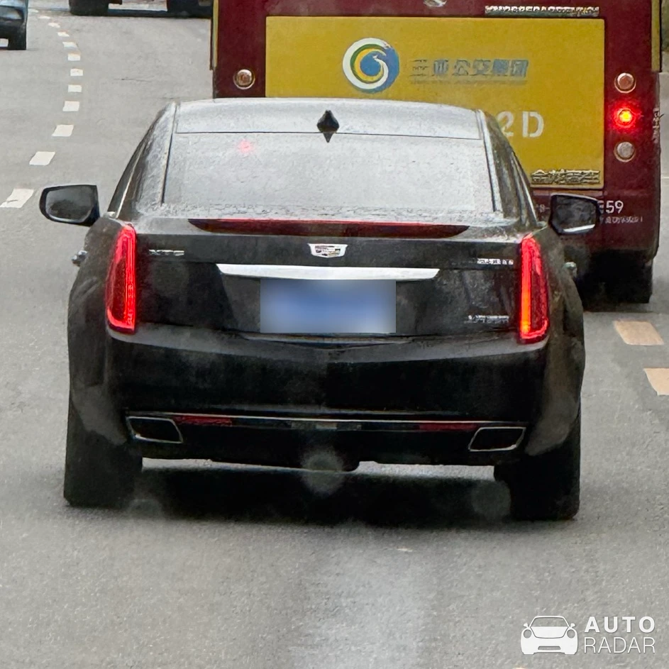 Cadillac XLR spotted in San Ya Shi