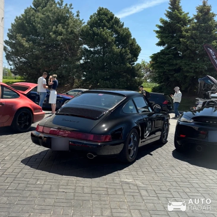 Porsche 964 Carrera 4 spotted in Ajax