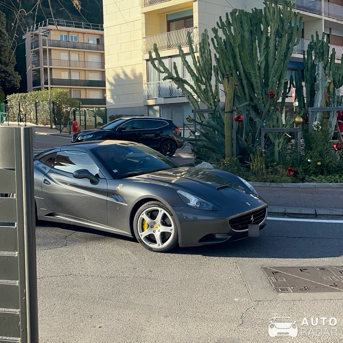 Ferrari California spotted in Roquebrune-Cap-Martin, Francia