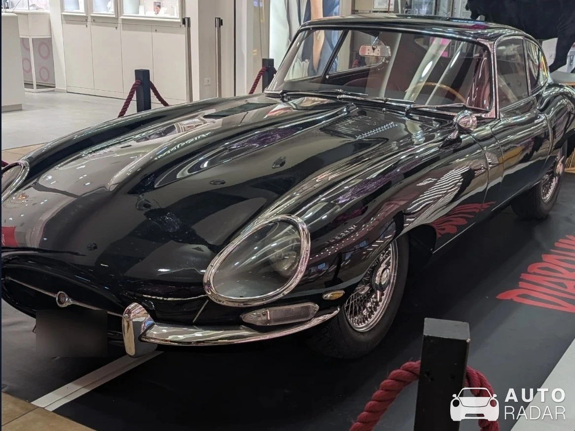 Jaguar E-Type spotted in Rouen, France
