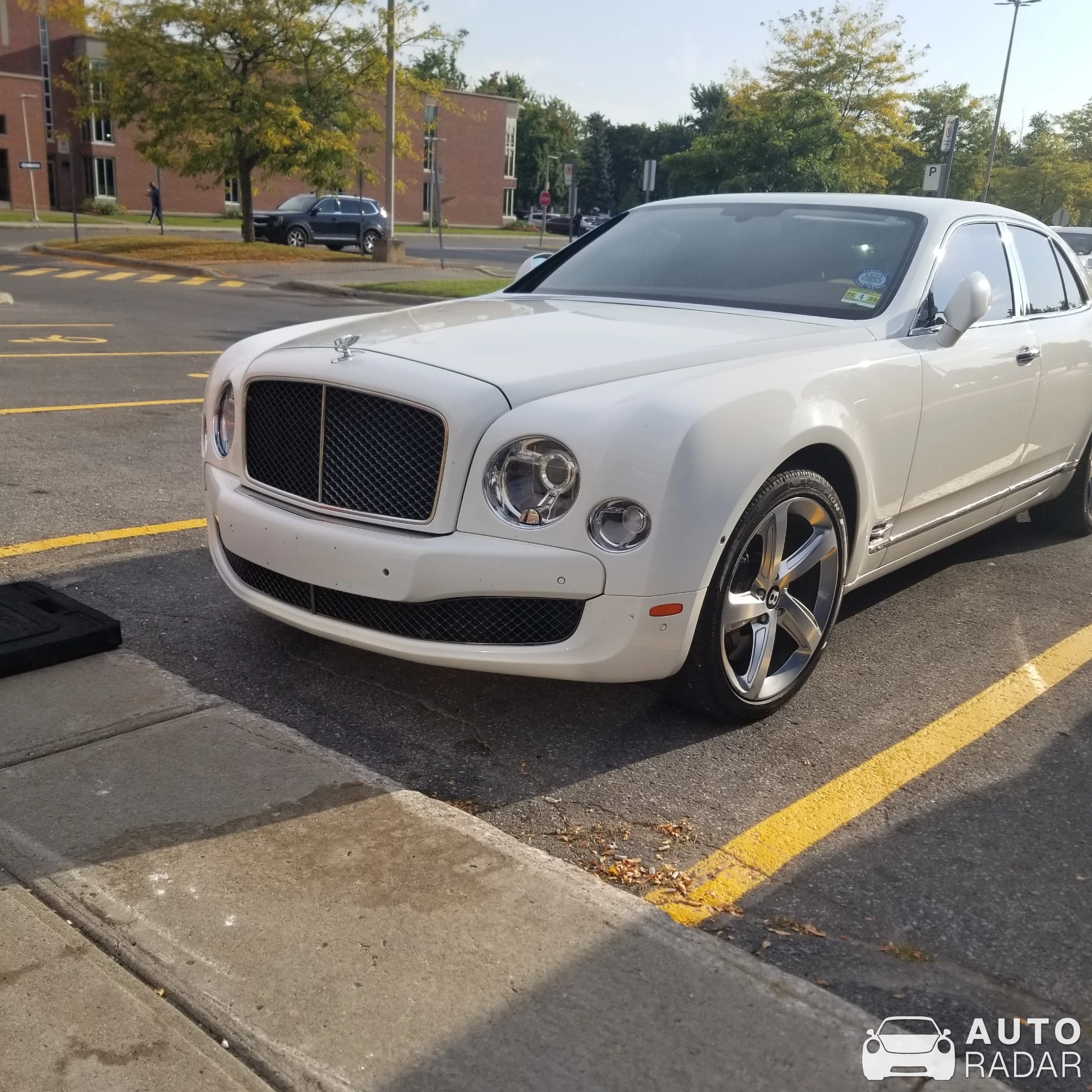 Bentley Mulsanne spotted in Dollard-des-Ormeaux, Canada