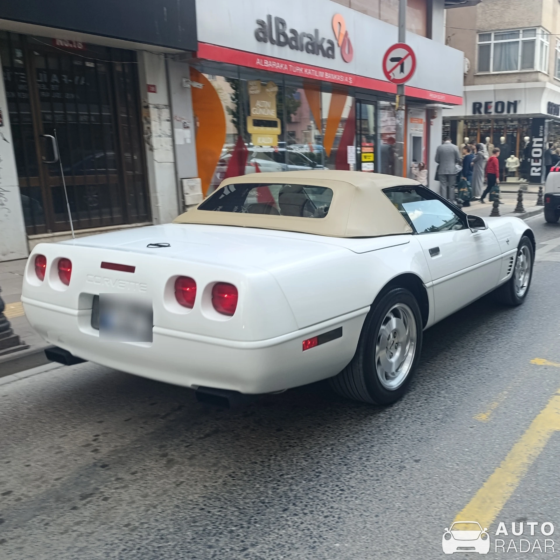 Chevrolet Corvette C4 Convertible spotted in Pendik