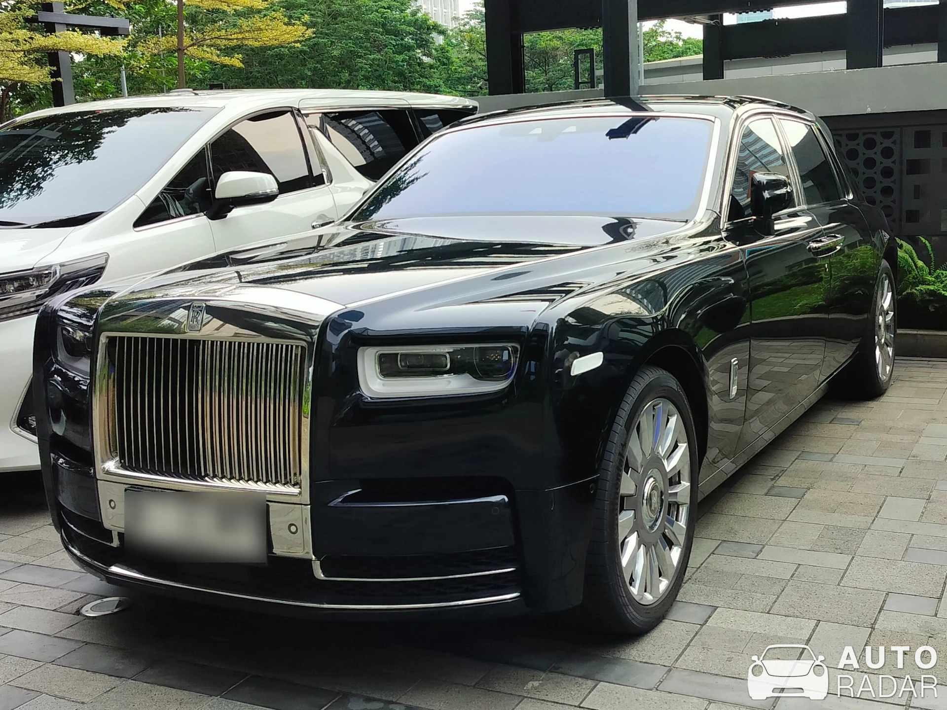 Rolls-Royce Phantom VIII spotted in Kota Jakarta Selatan, Indonesia