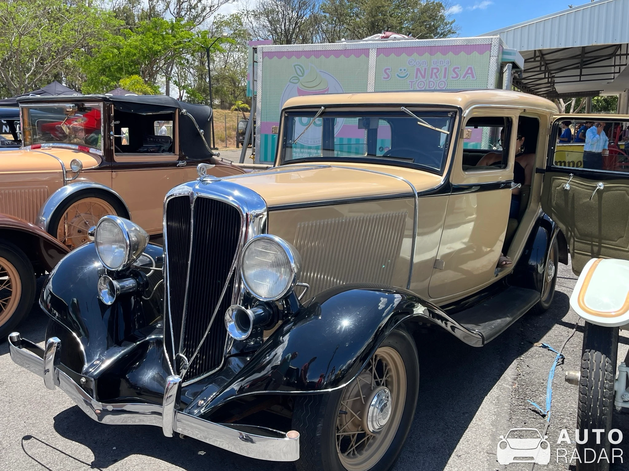 Willys Model 6-90 Sedan spotted in Alajuela