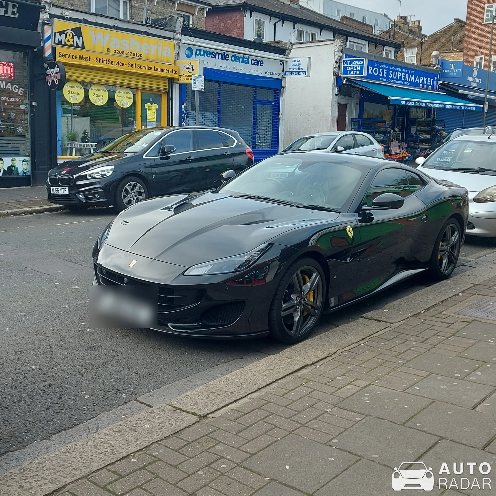 Ferrari Portofino spotted in Greater London, Velká Británie