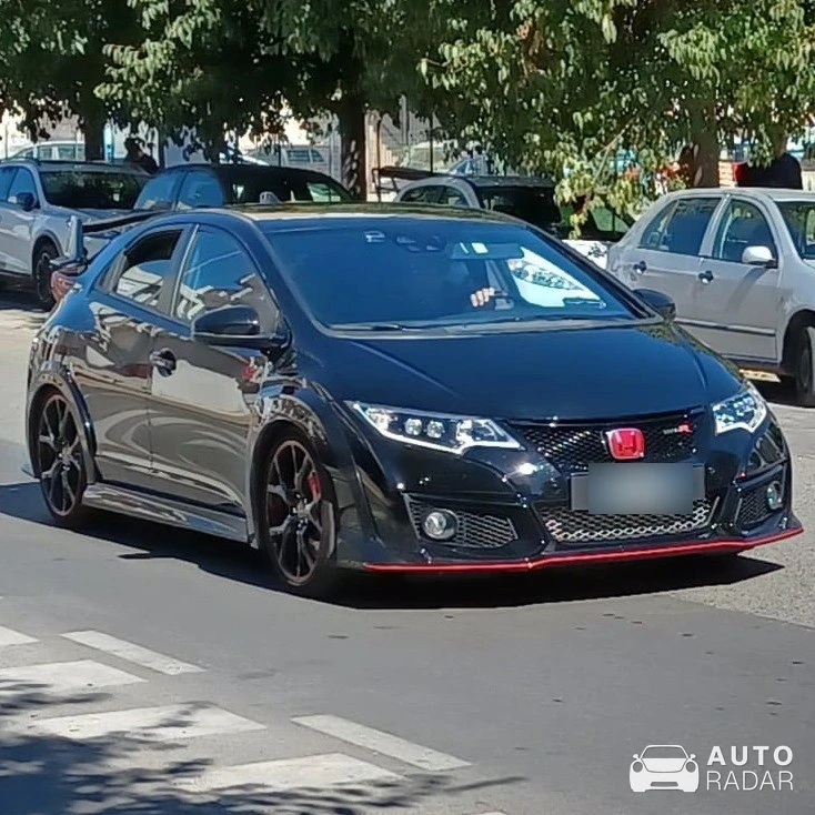 Honda Civic Type-R 2015 spotted in Bari, Italy