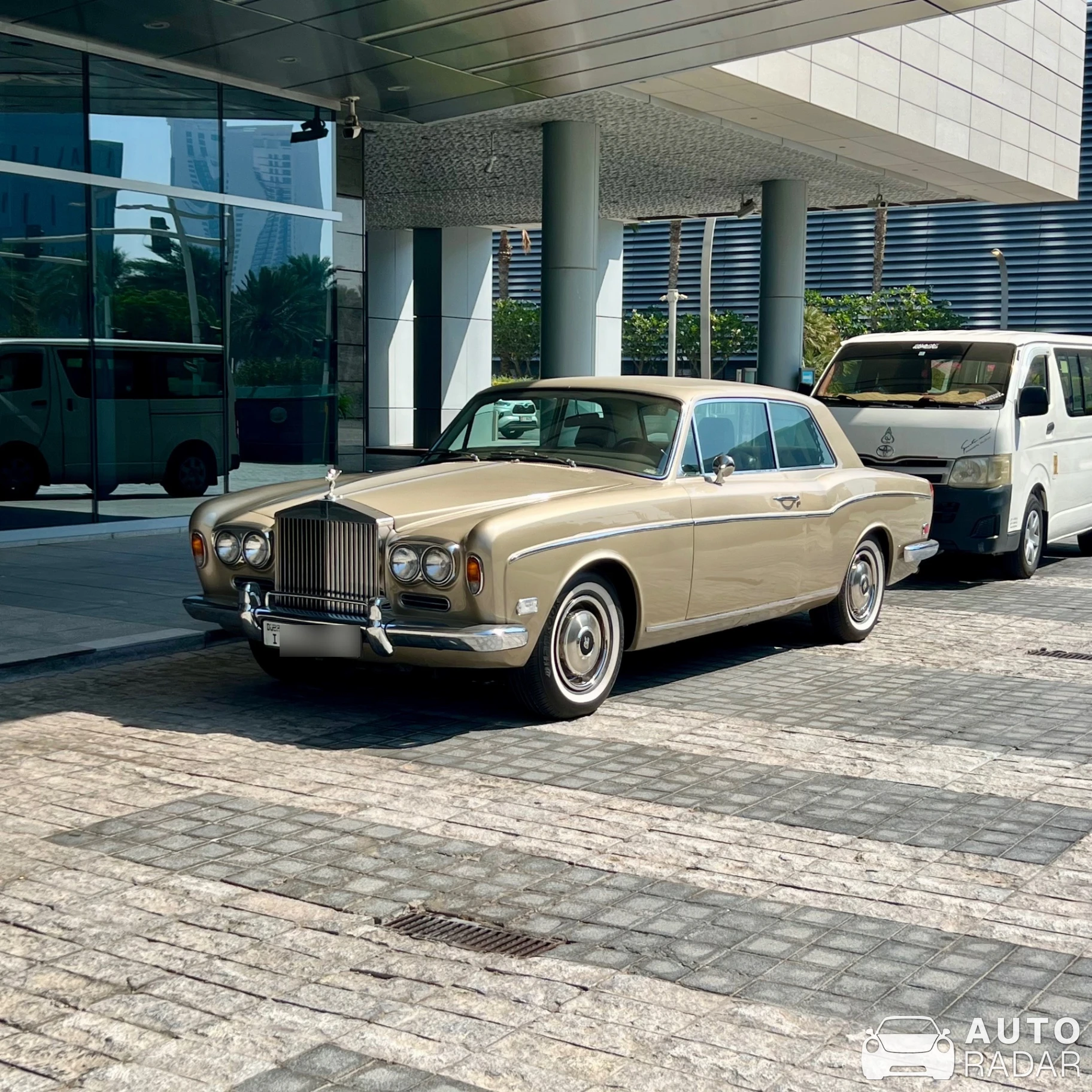 Rolls-Royce Silver Shadow spotted in Abu Dhabi, United Arab Emirates