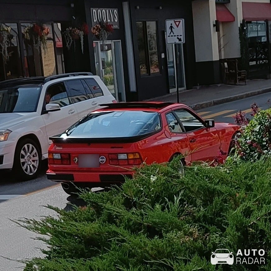 Porsche 944 spotted in Rimouski, Canada