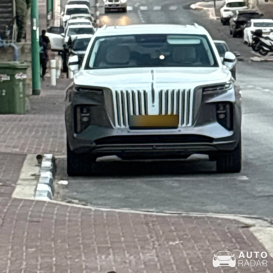 Hongqi E-HS9 spotted in Petah Tikva