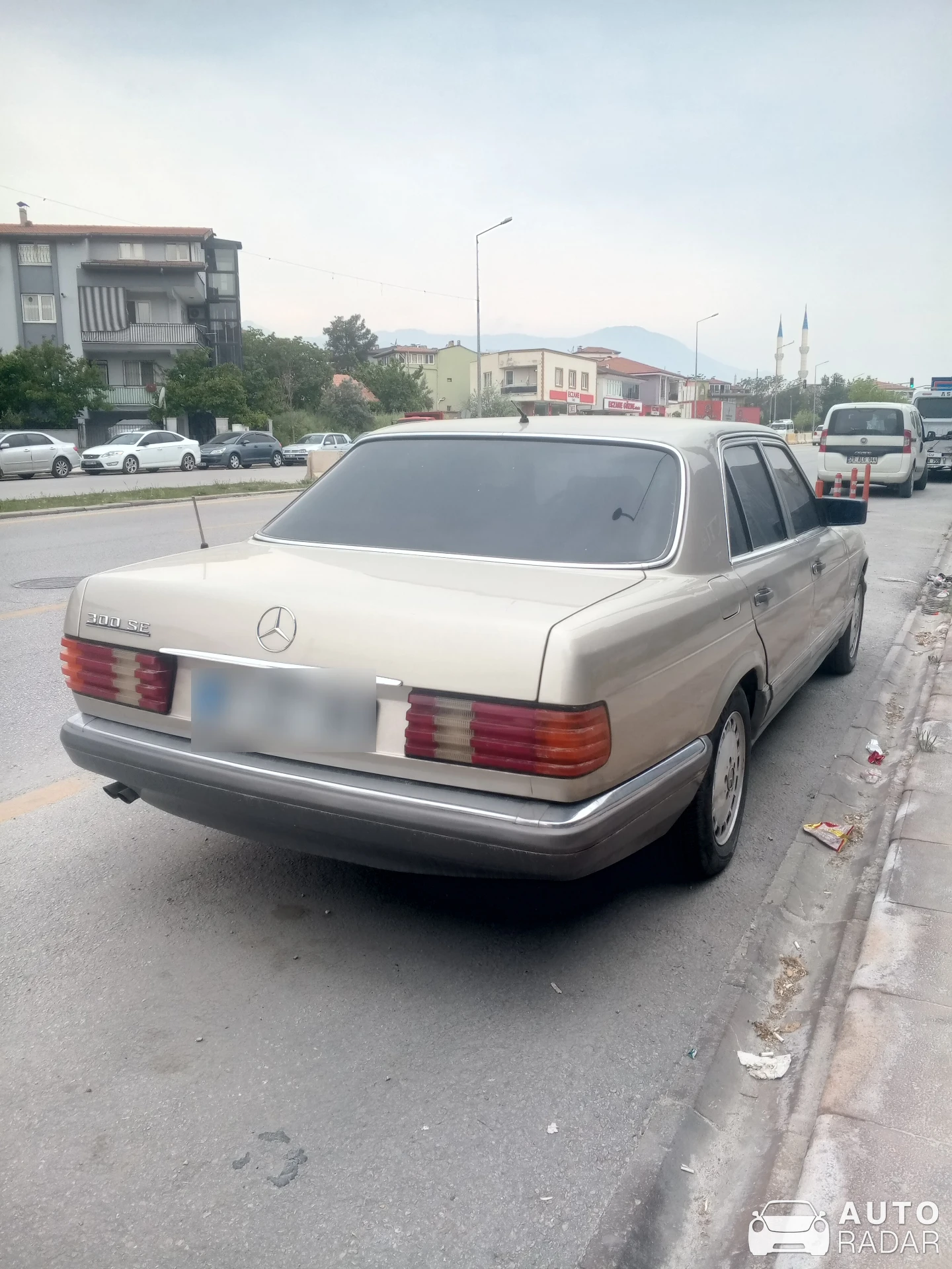 Mercedes-Benz 300 SE W126 spotted in Merkezefendi