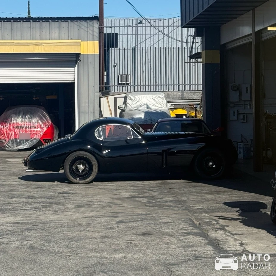 Jaguar XK120 spotted in Los Angeles