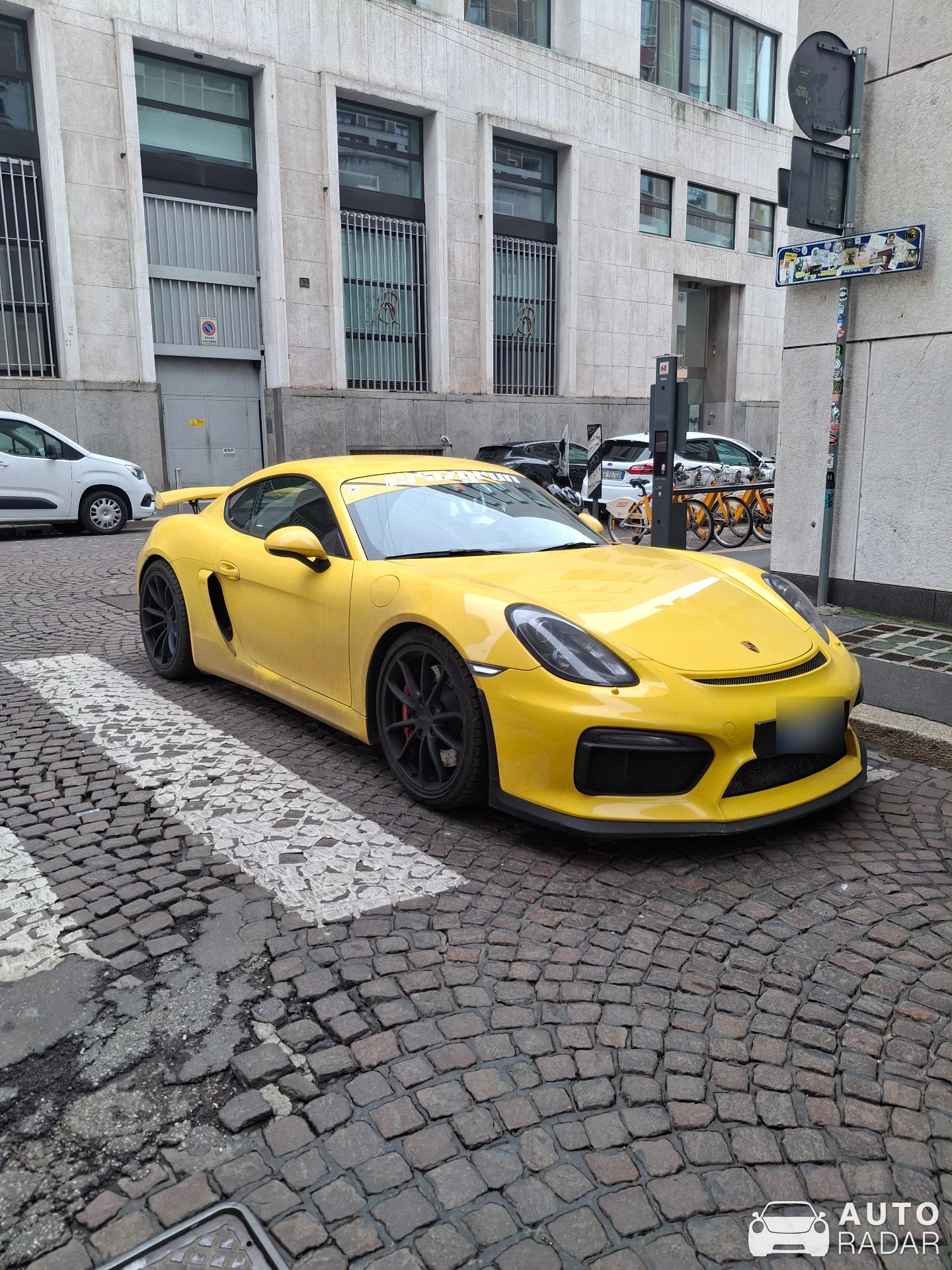 Porsche 981 Cayman GT4 spotted in Milano, Italy
