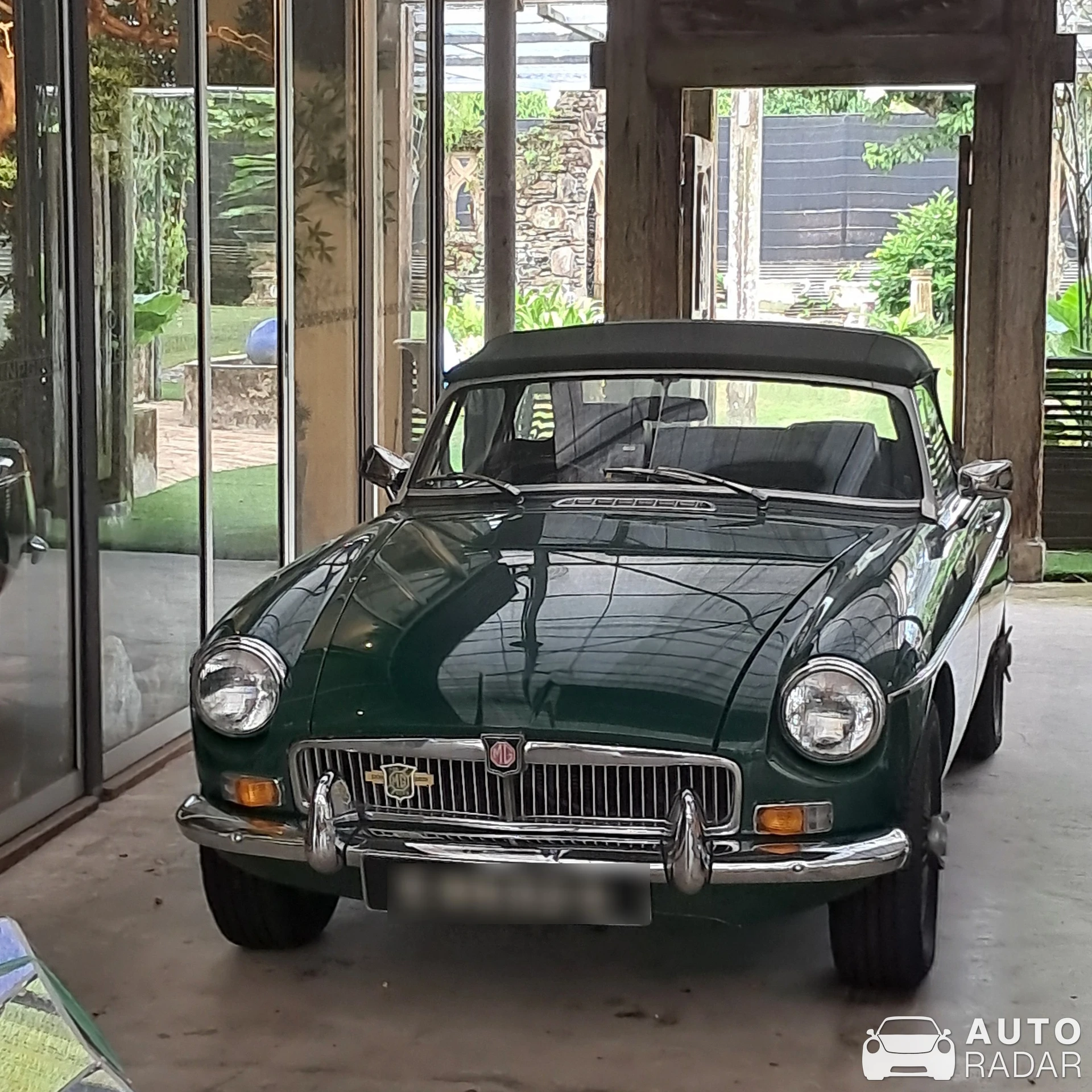 MG MGB spotted in Singapore, Singapore