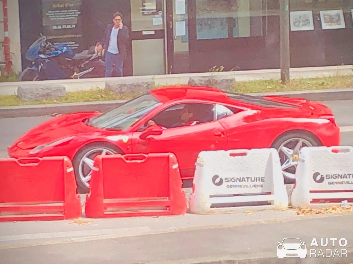 Ferrari 458 Italia spotted in Boulogne-Billancourt, France