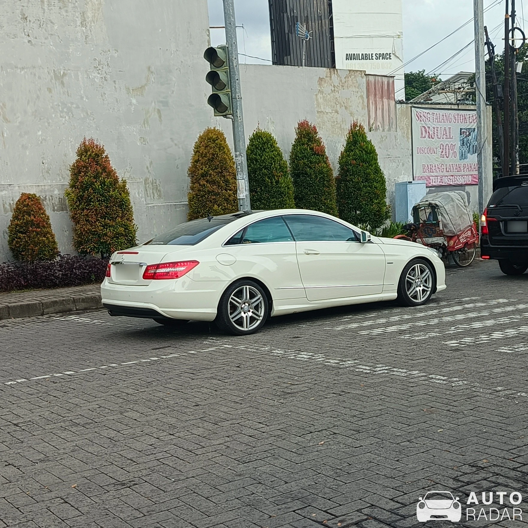 Mercedes-Benz E-Klasse Coupé C207 spotted in Sukoharjo