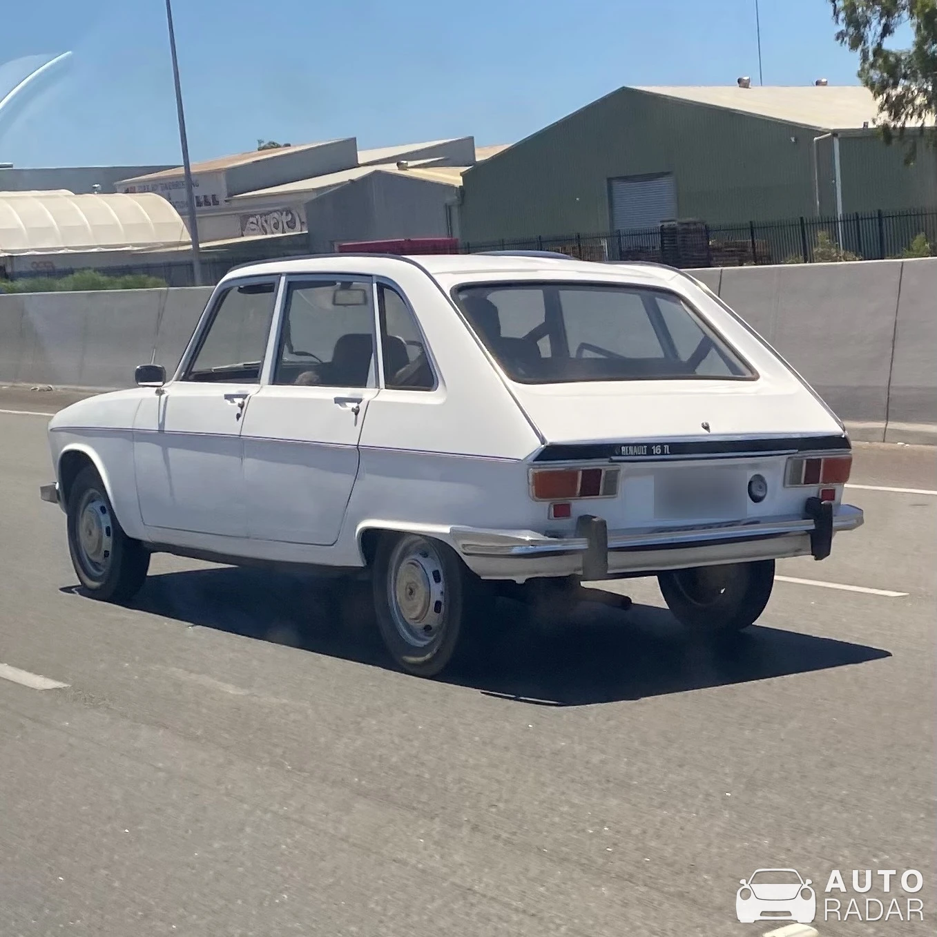 Renault 16 spotted in Welshpool, Australia