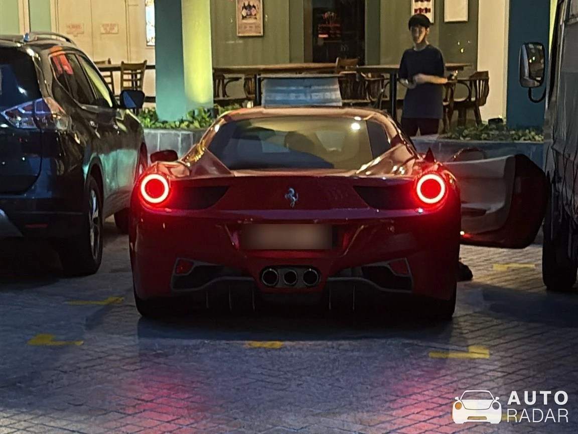 Ferrari 458 Italia spotted in Singapore, Singapore