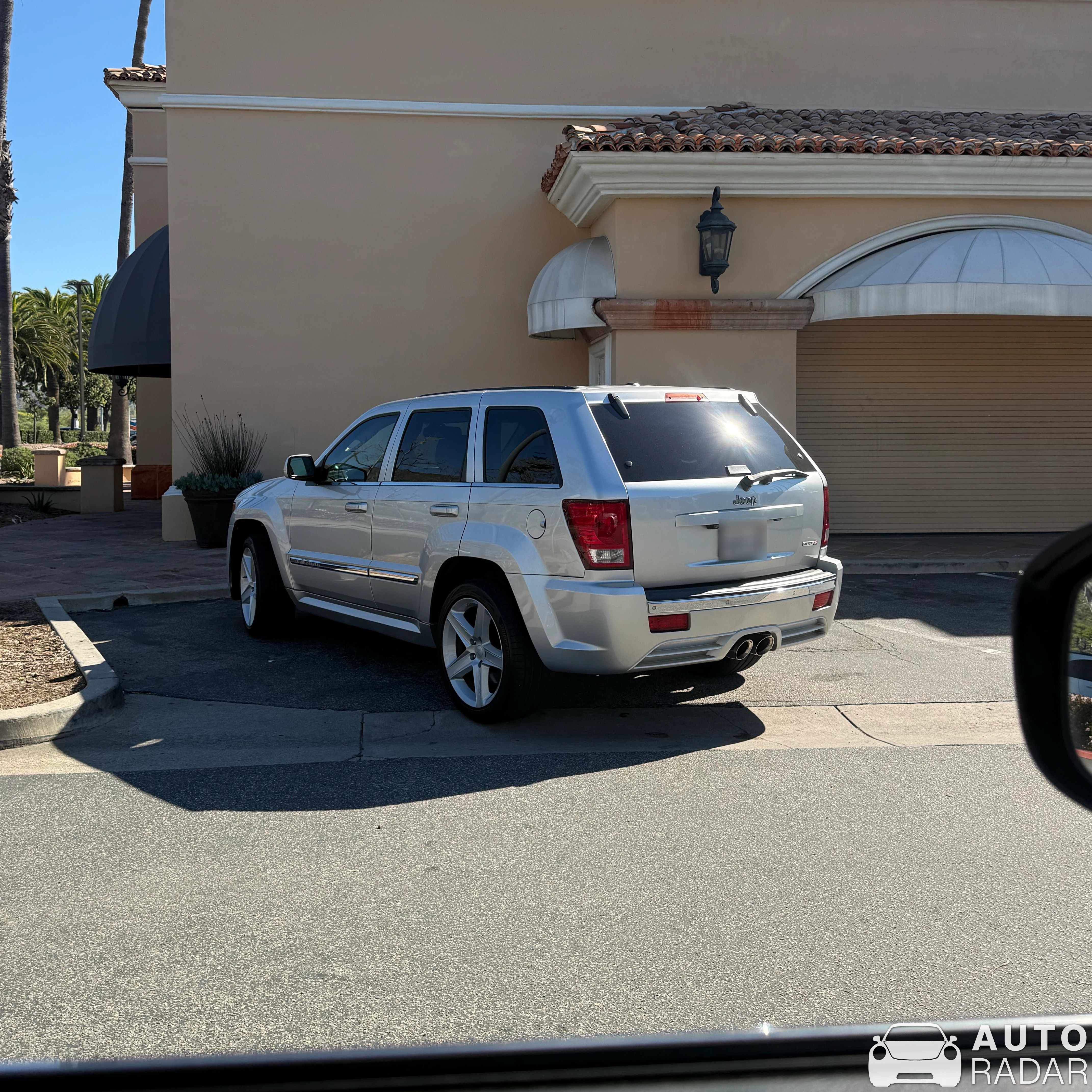 Jeep Grand Cherokee SRT-8 2005 spotted in Malibu