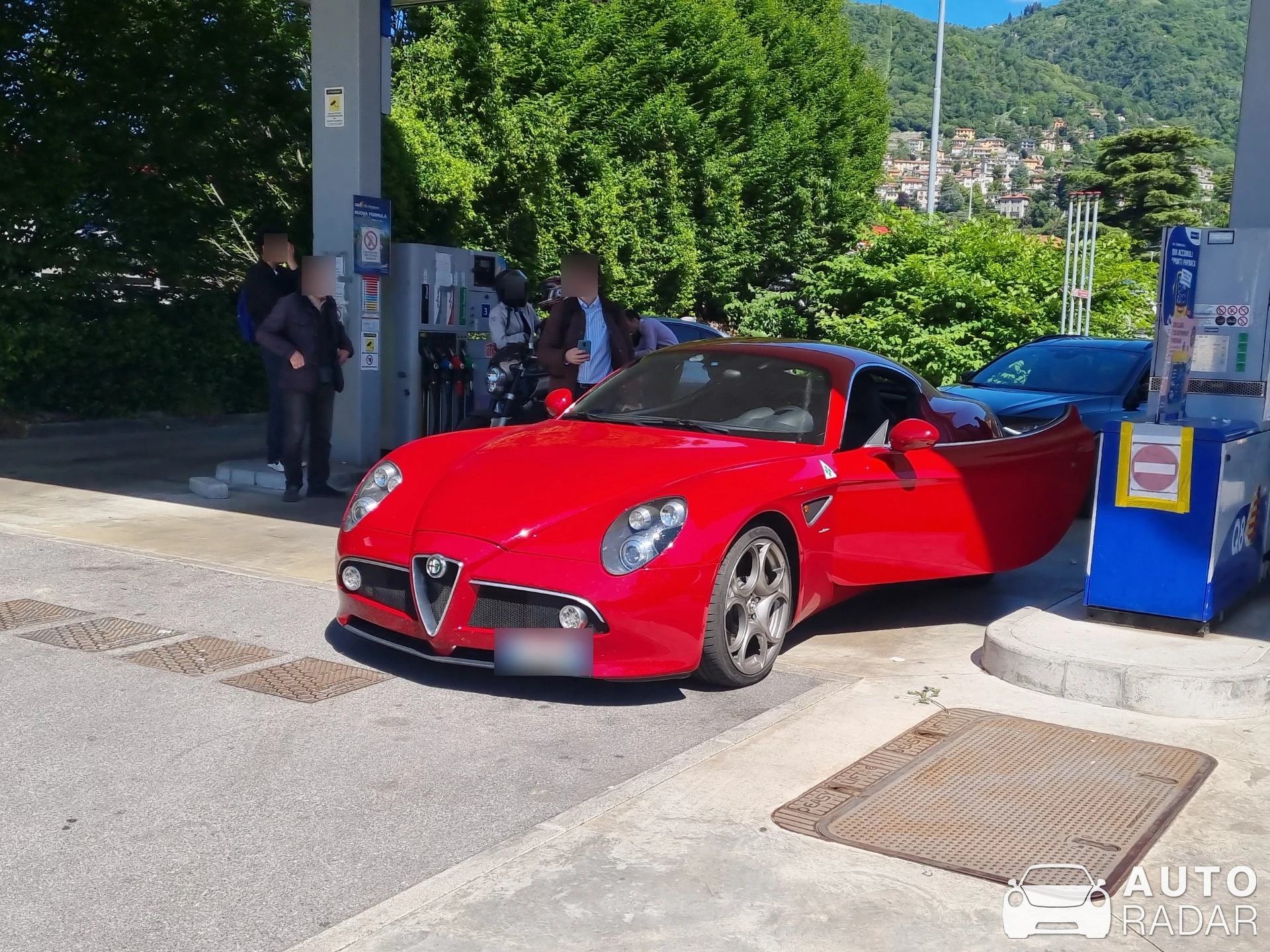 Alfa Romeo 8C Competizione spotted in Como