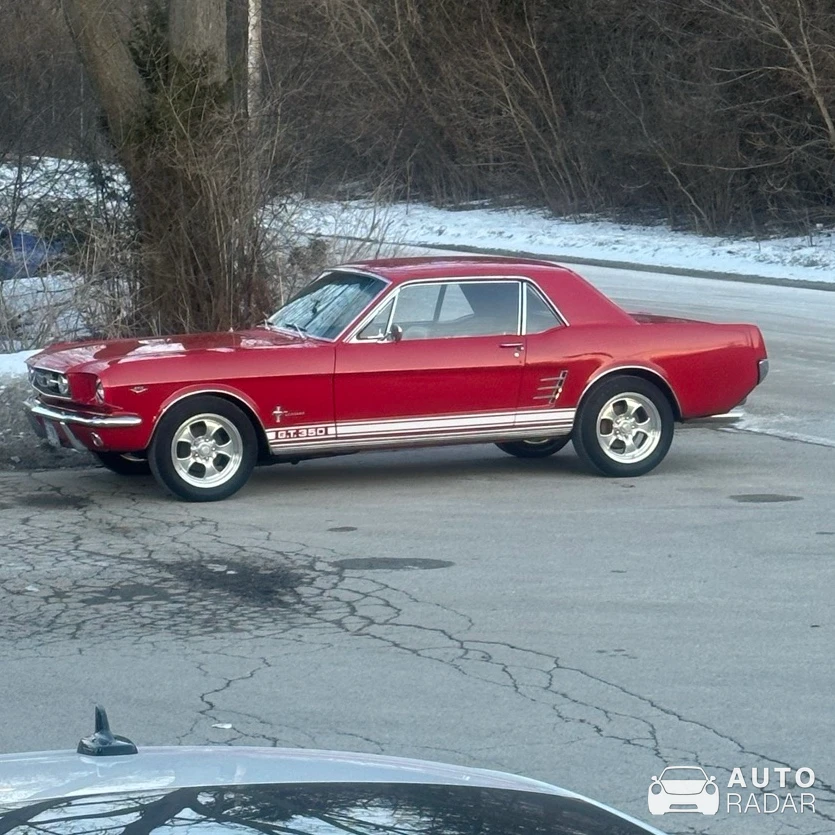 Ford Mustang Coupé 1966 spotted in London