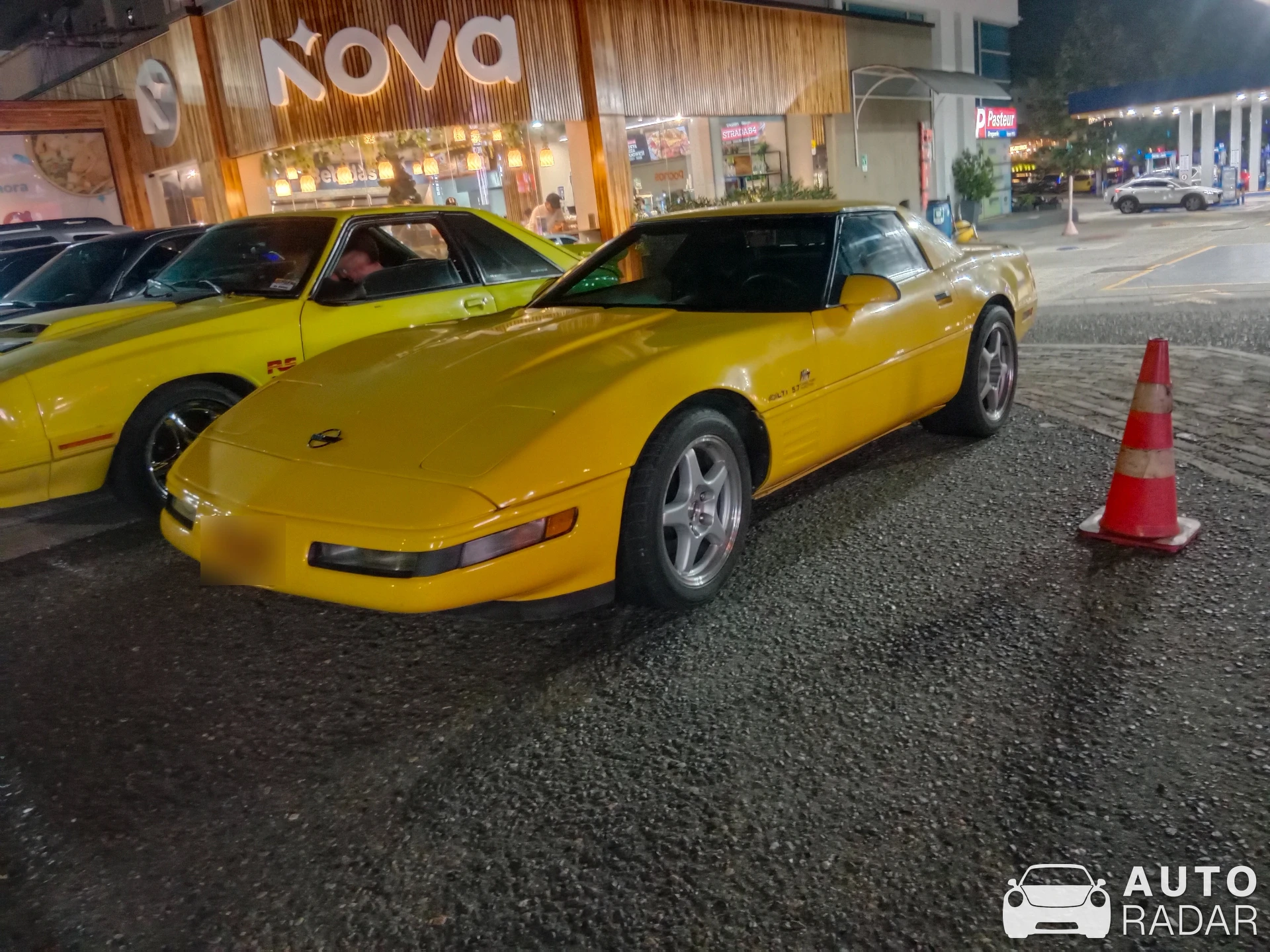 Chevrolet Corvette C4 spotted in Barranquilla
