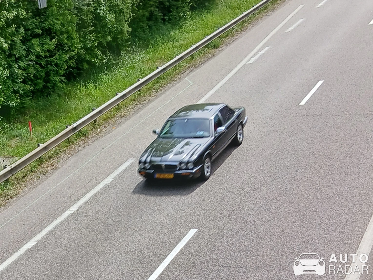 Jaguar XJR spotted in Dommartin-lès-Toul