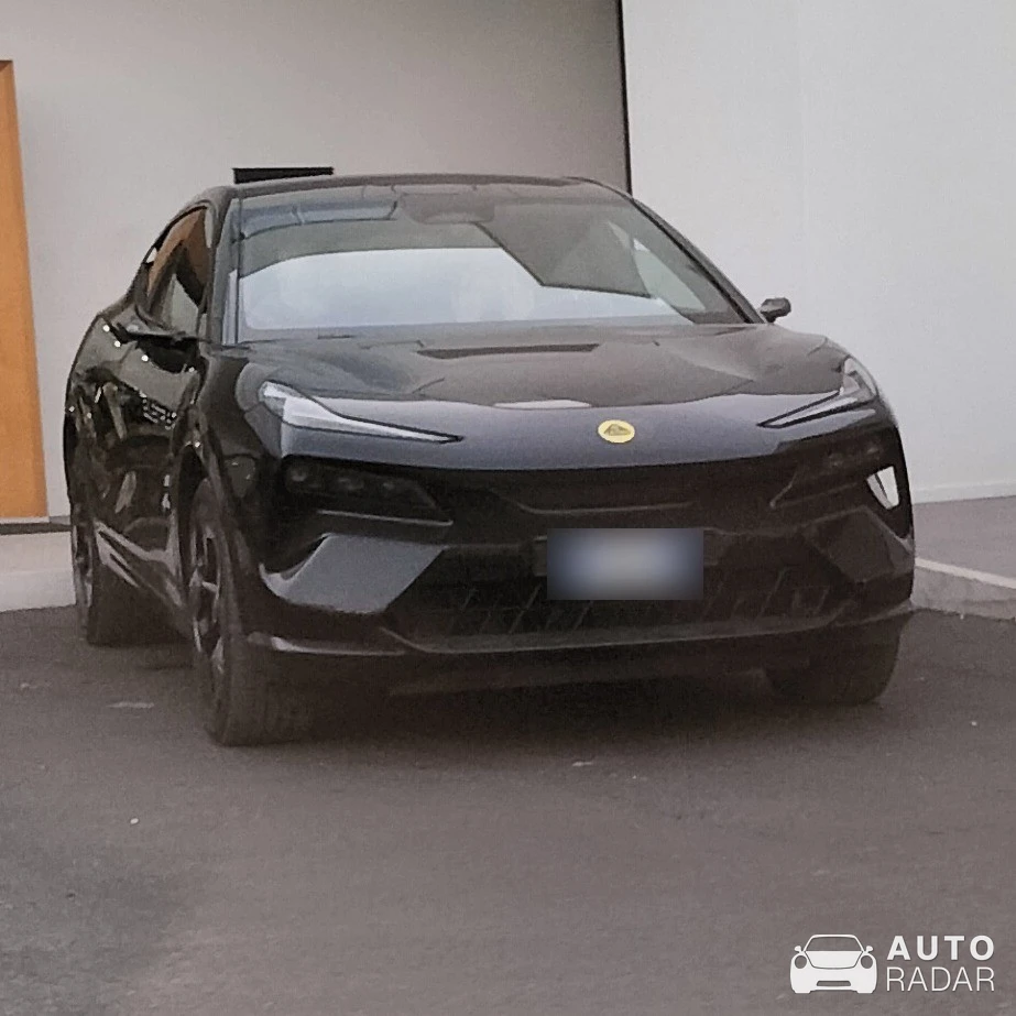 Lotus Eletre spotted in Zona Industriale, Italia
