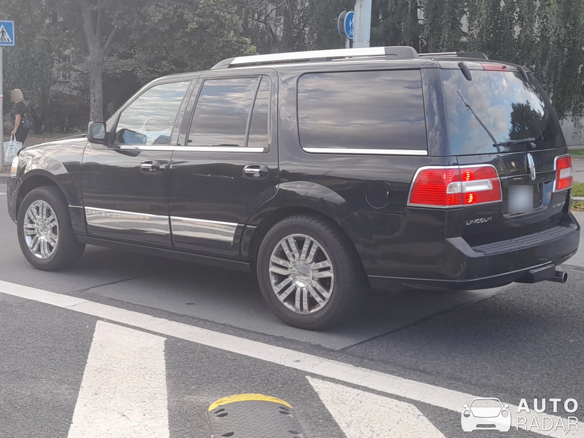 Lincoln Navigator spotted in Praha