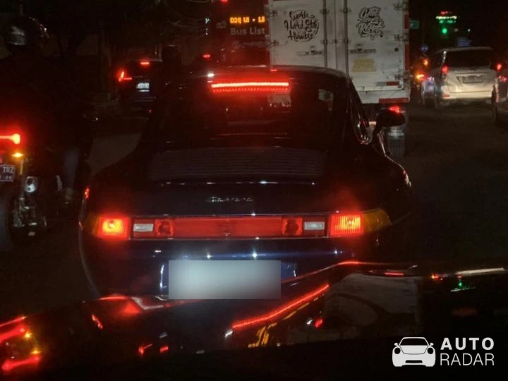 Porsche 964 Carrera spotted in Kota Jakarta Pusat, Indonesia