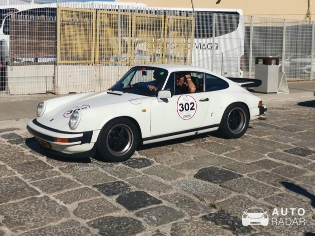 Porsche 911 Carrera 3.2 spotted in Palermo, Italy