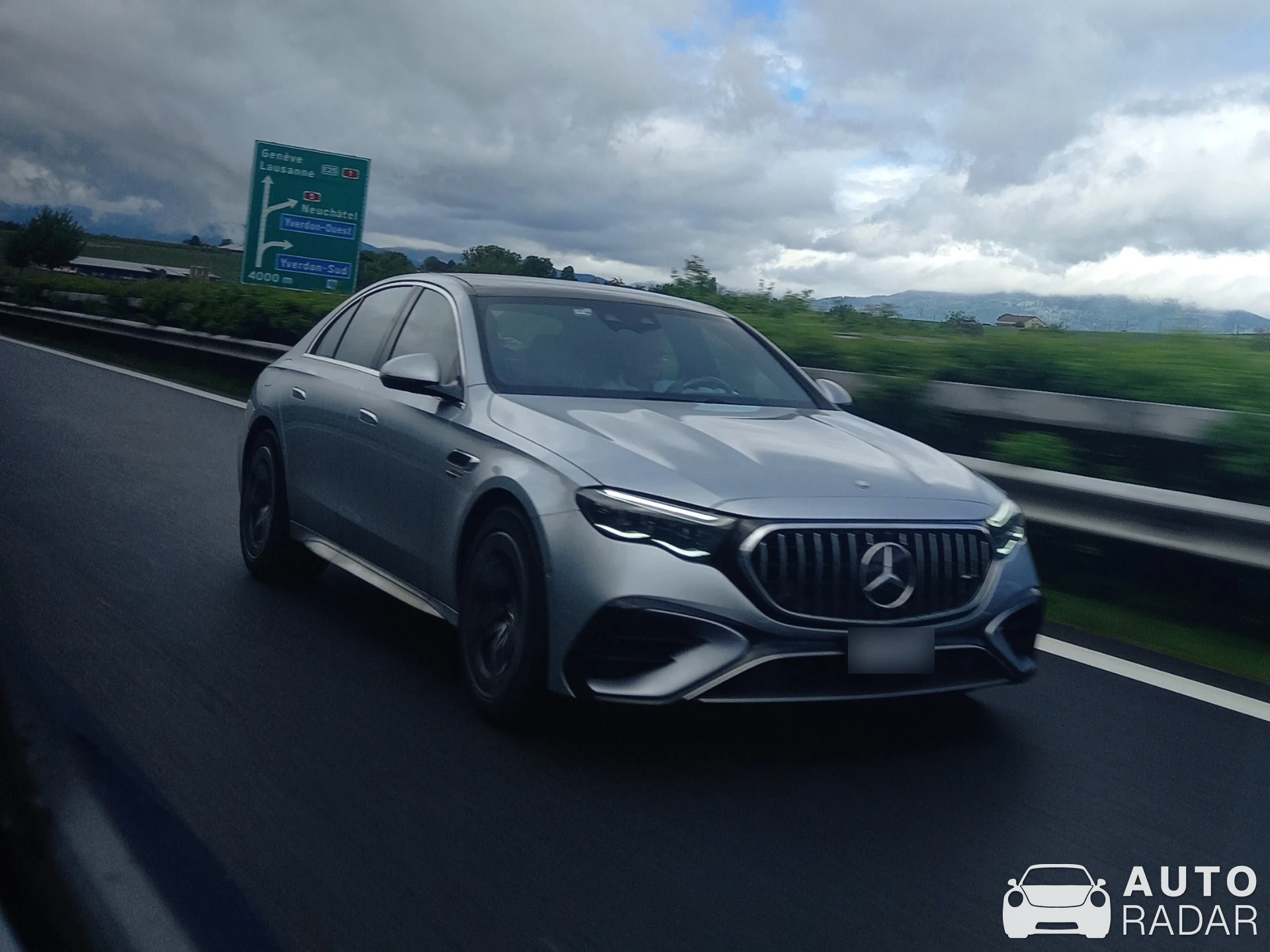 Mercedes-AMG E 53 W213 spotted in Cuarny