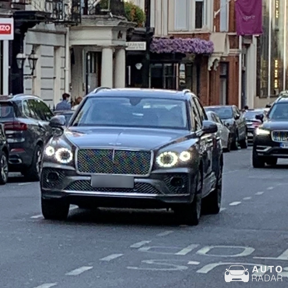 Bentley Bentayga Hybrid Azure spotted
