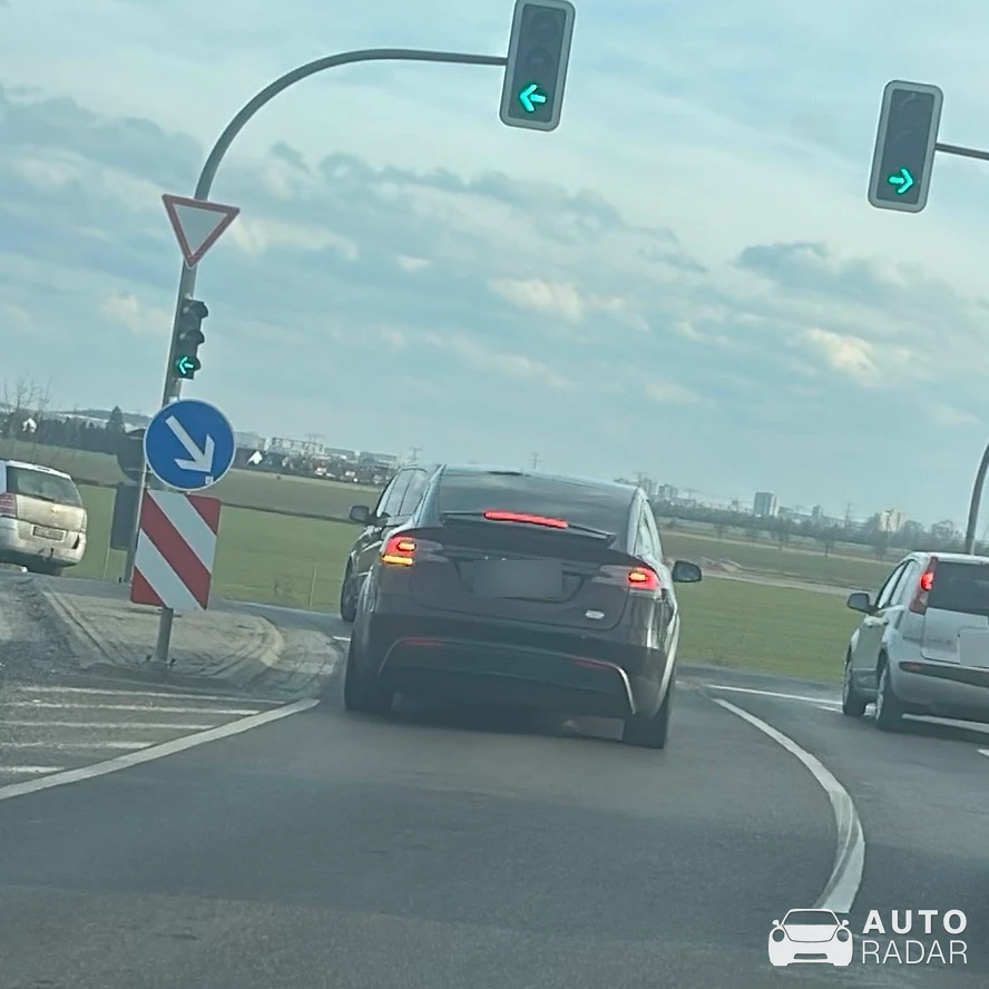 Tesla Model X Plaid spotted in Ahrensfelde