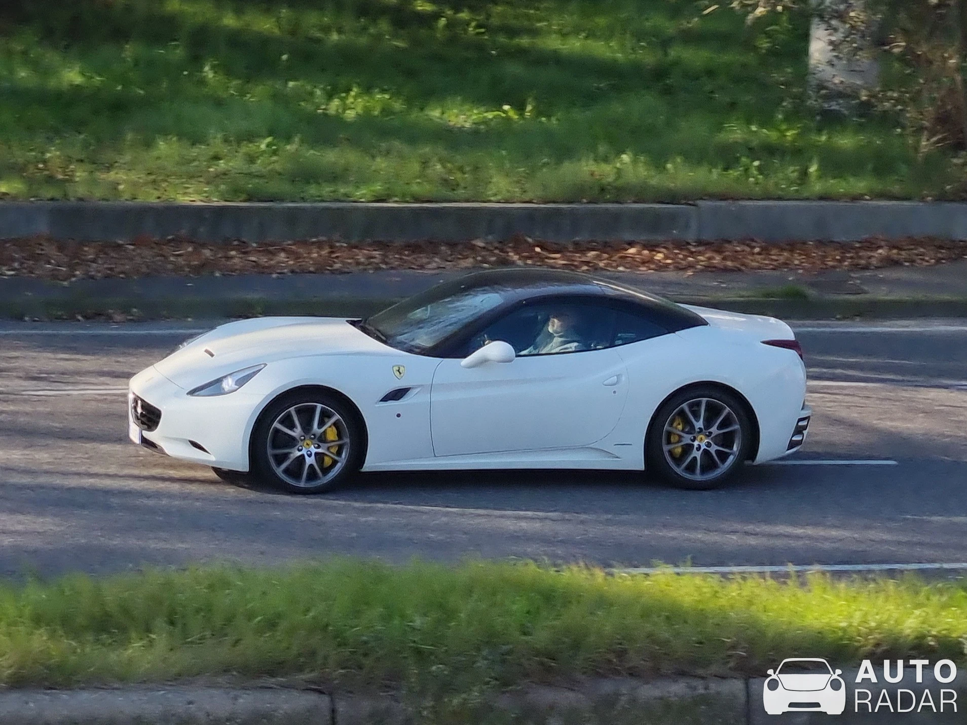 Ferrari California spotted in Milano, Italia