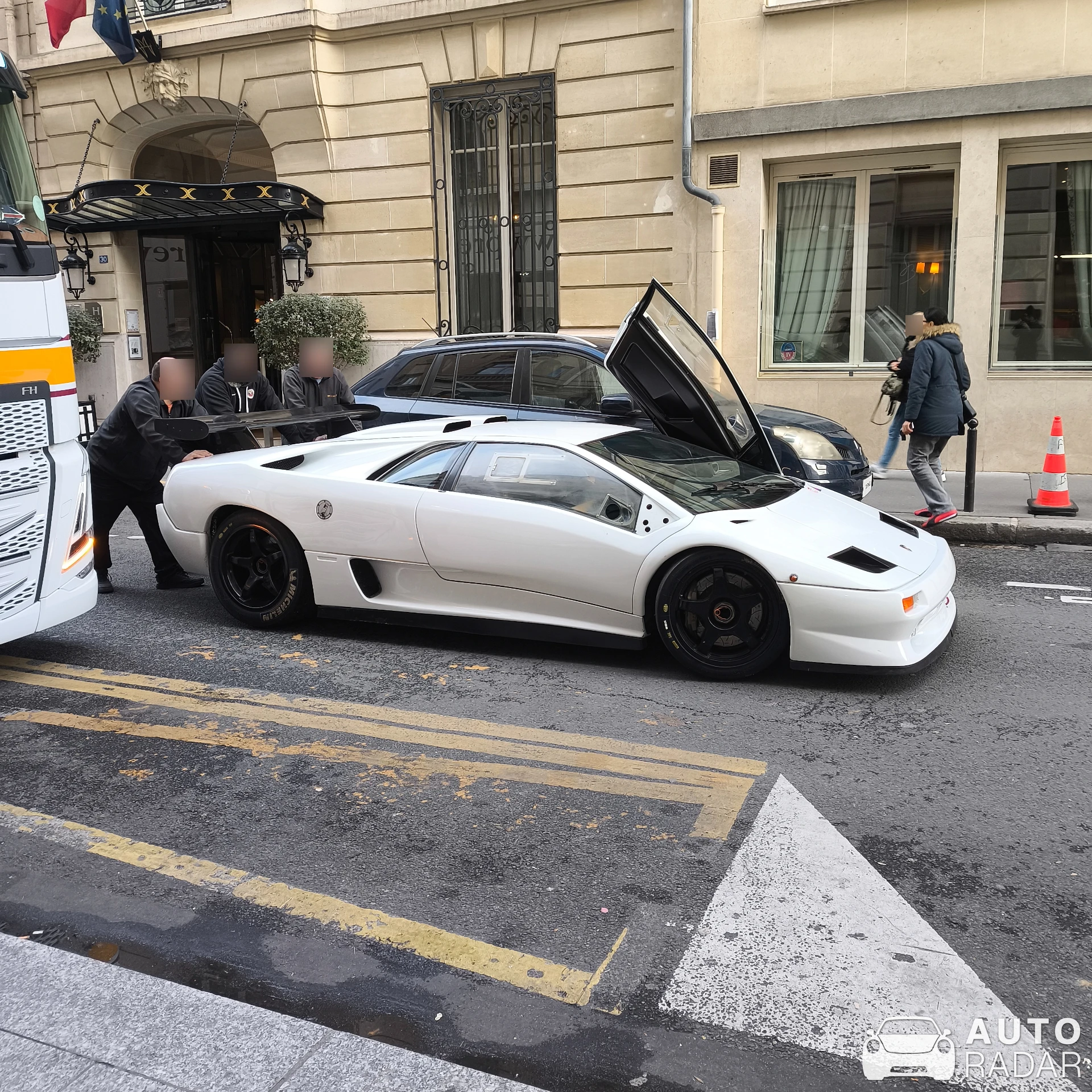 Lamborghini Diablo SVR spotted in Paris