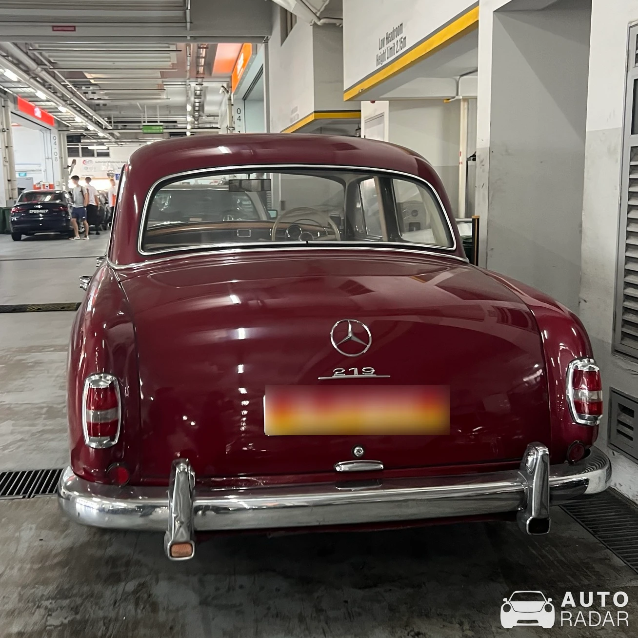 Mercedes-Benz W105 219 Ponton Kombi spotted in Singapore