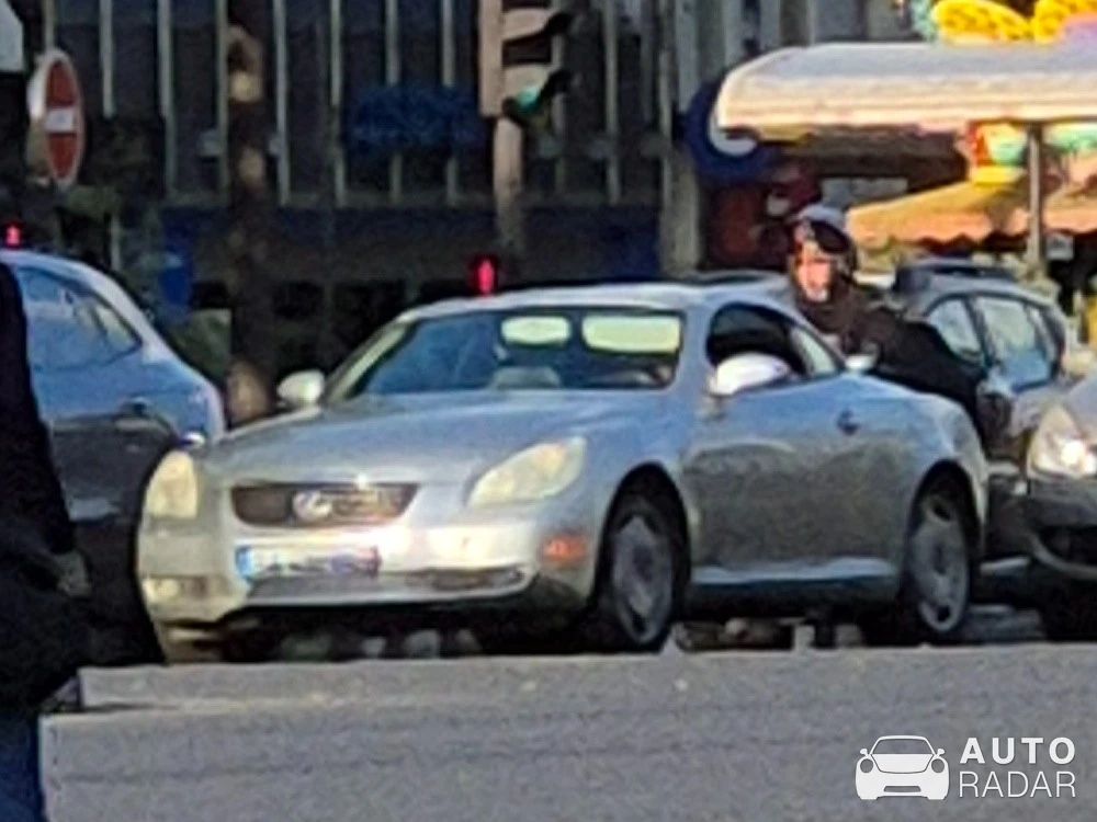 Lexus SC 430 spotted in Paris