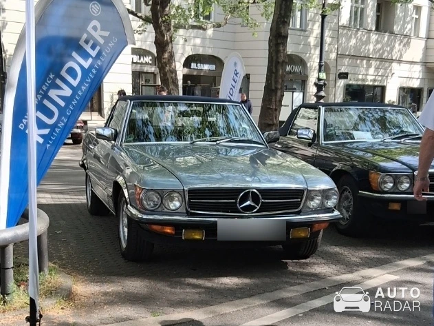 Mercedes-Benz 500SL R107 spotted in London