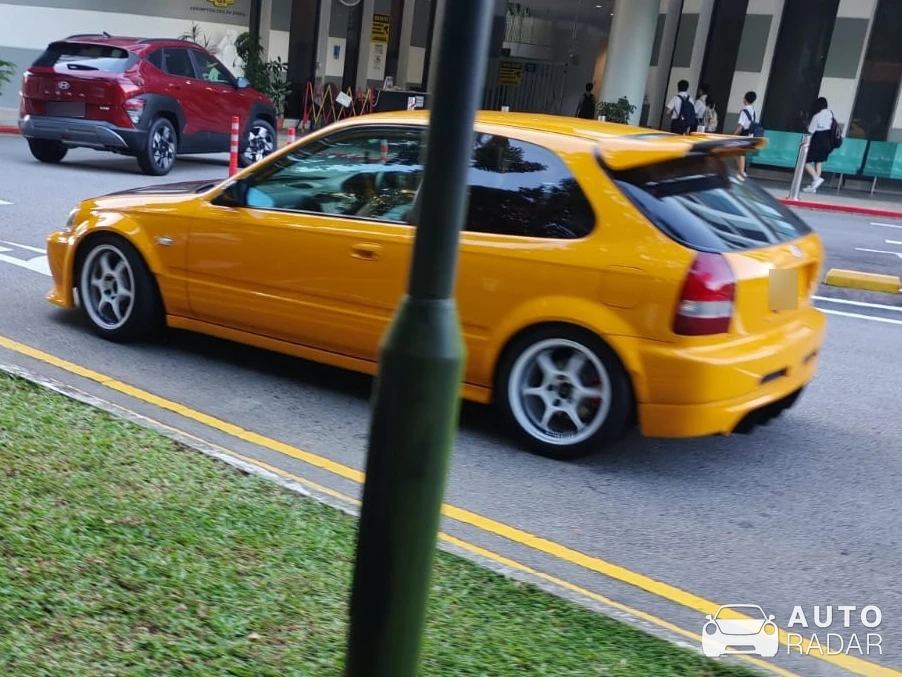Honda Civic Type R 1996 spotted in Singapore