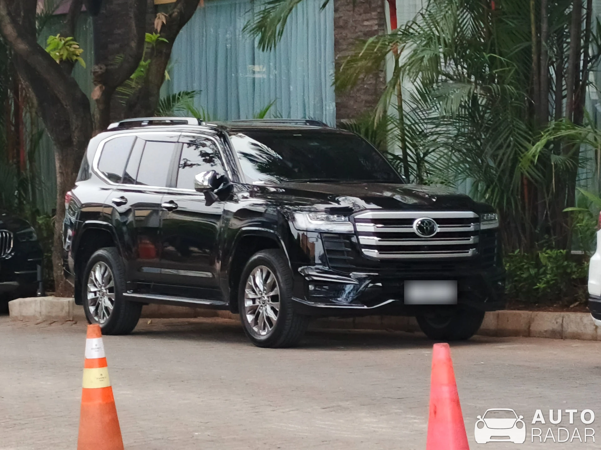 Toyota Land Cruiser 300 Series 2022 spotted in Tangerang