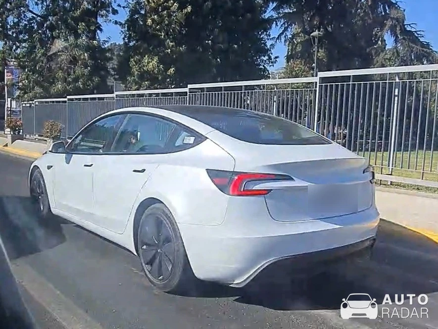 Tesla Model 3 Performance spotted in Providencia, Chile