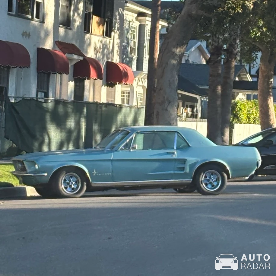 Ford Mustang Coupé 1966 spotted in Redondo Beach, United States