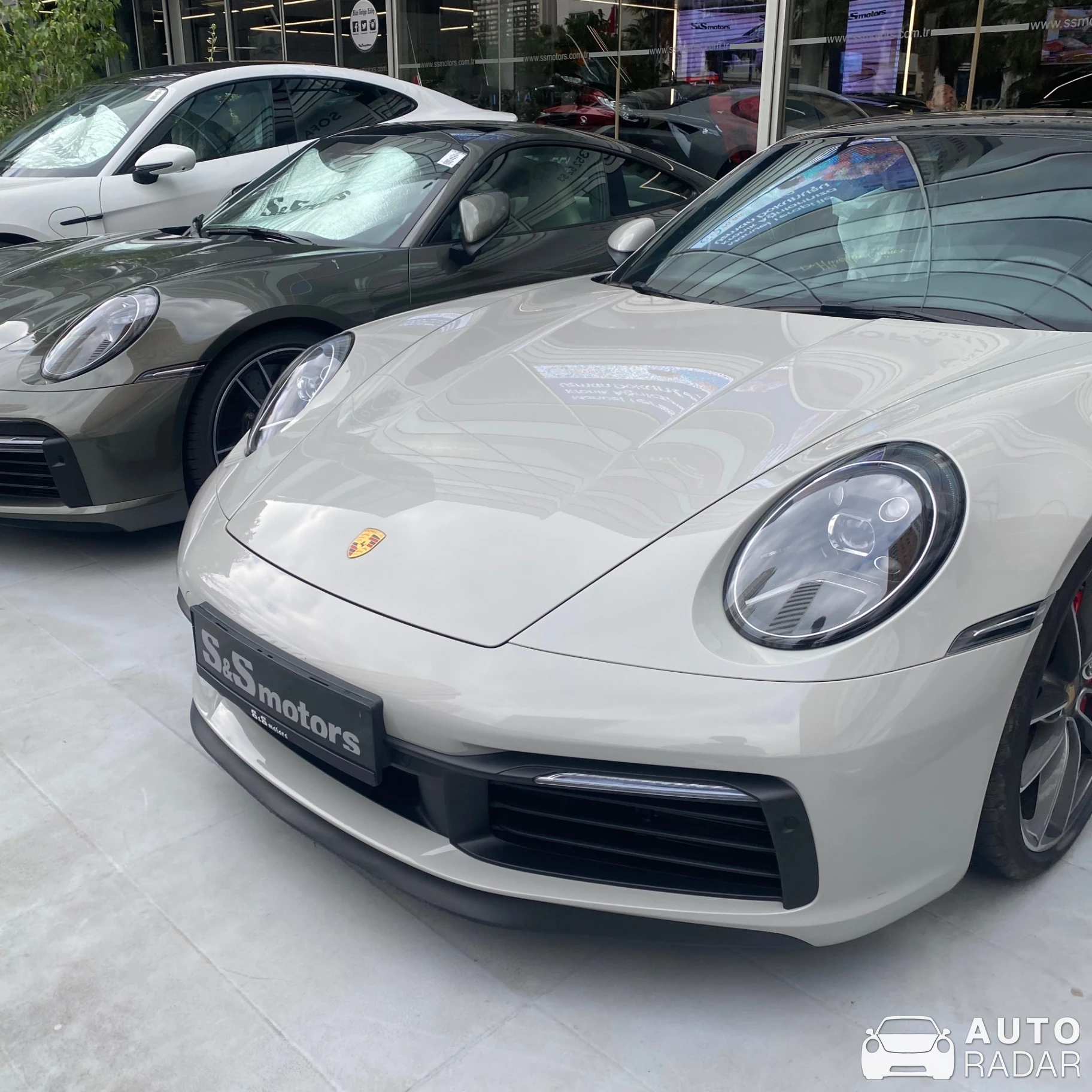 Porsche 992 Carrera 4S MkI spotted in Şişli, Türkiye