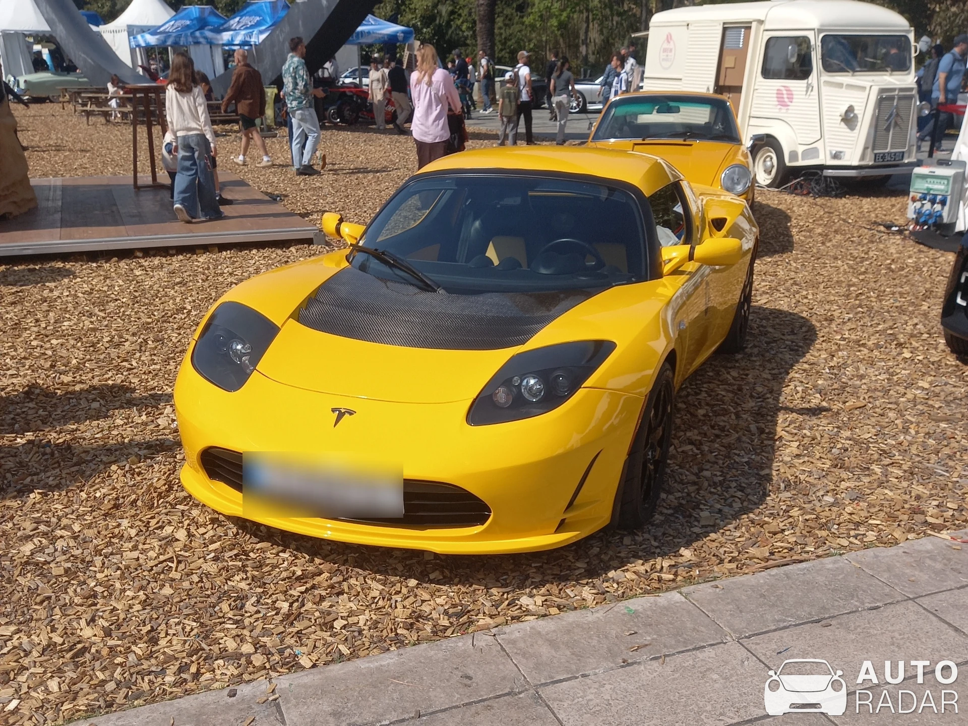 Tesla Roadster Sport spotted in Nice