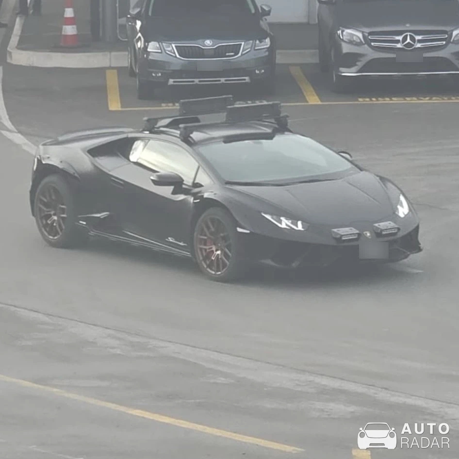 Lamborghini Huracán LP610-4 Sterrato spotted in Varese, Italia