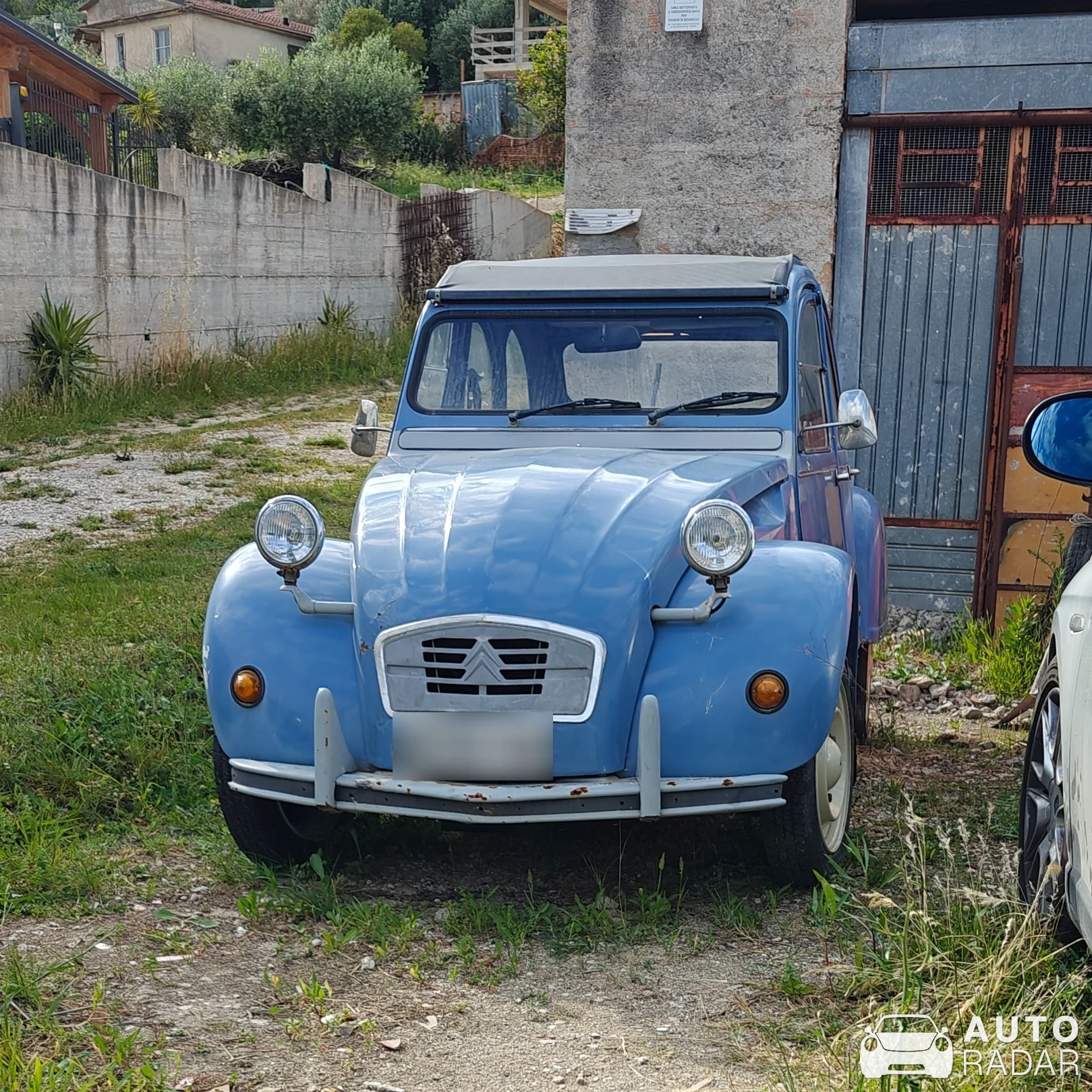 Citroën 2CV6 Special spotted in Salerno