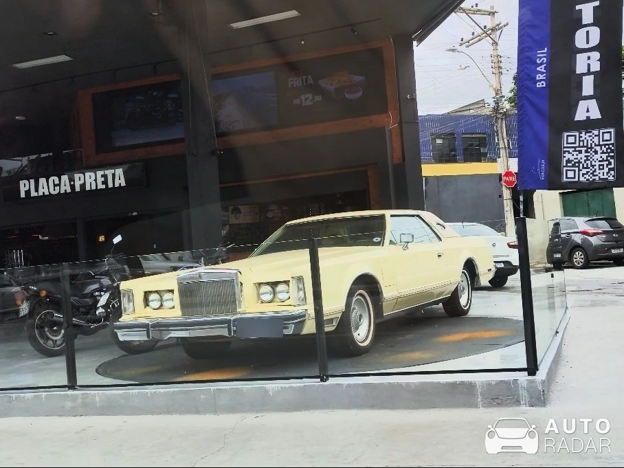 Lincoln Continental Mark V spotted in Carlos Prates, Brasil
