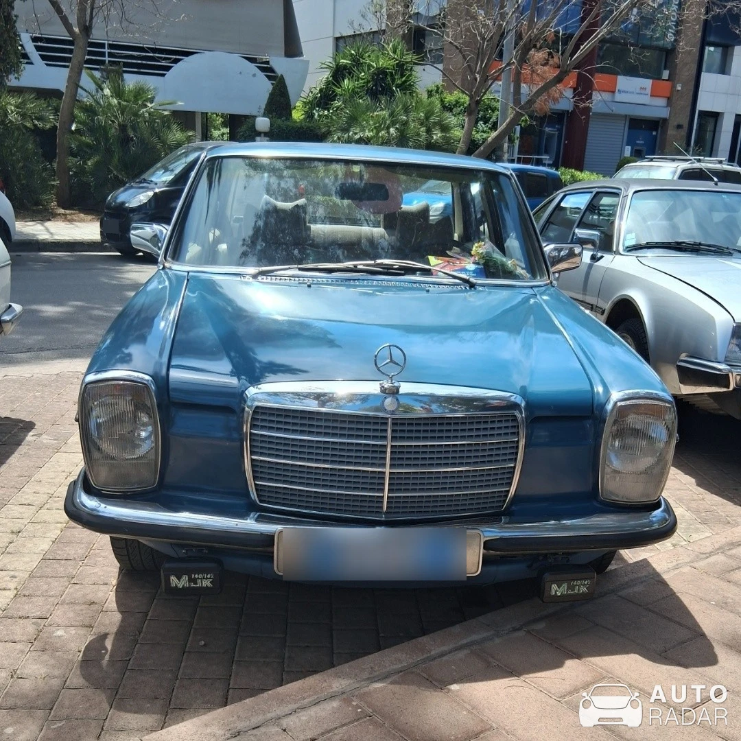 Mercedes-Benz 230 S spotted in Glyfada, Greece